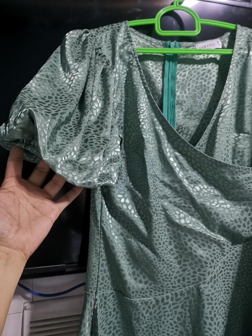 Green Puff Sleeves Dress (Category: Dresses) located in Manila. Submitted by piayee (Listing ID 1172330971, Image 2). Description: Used once only. Could pass as brand new. Pasalubong from abroad. Super nice nito 👌.