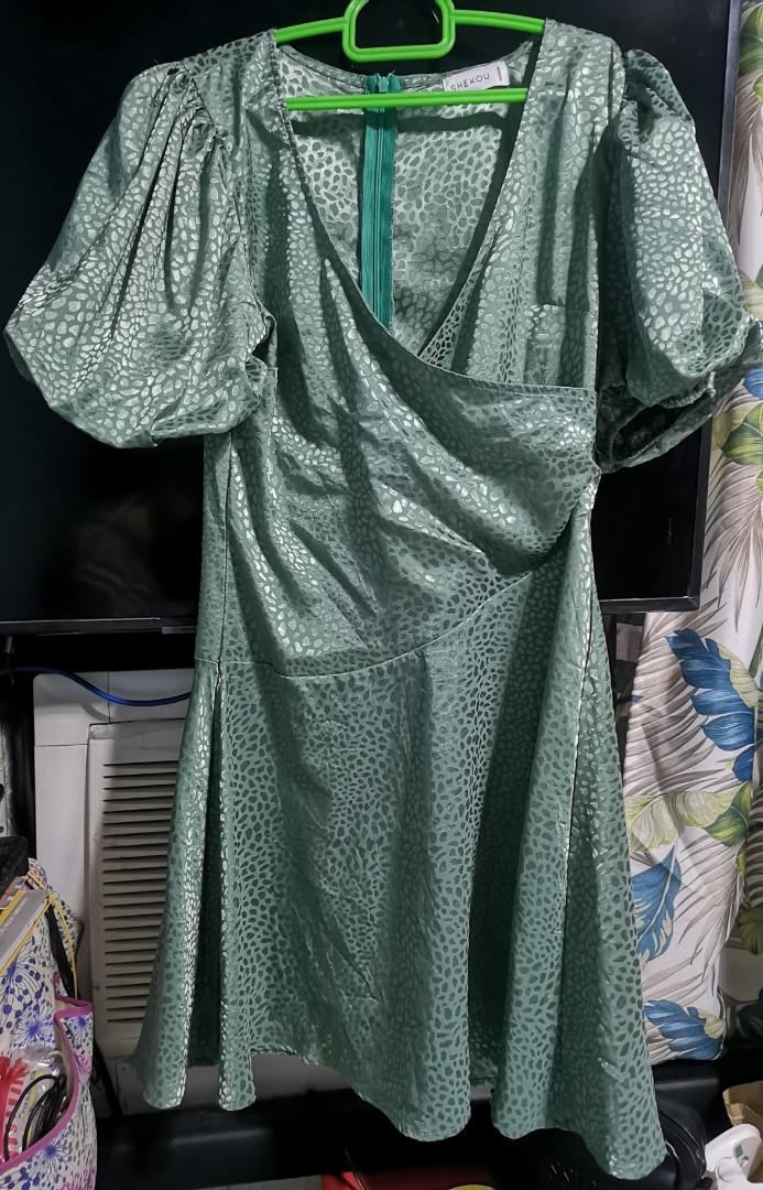 Green Puff Sleeves Dress (Category: Dresses) located in Manila. Submitted by piayee (Listing ID 1172330971, Image 1). Description: Used once only. Could pass as brand new. Pasalubong from abroad. Super nice nito 👌.
