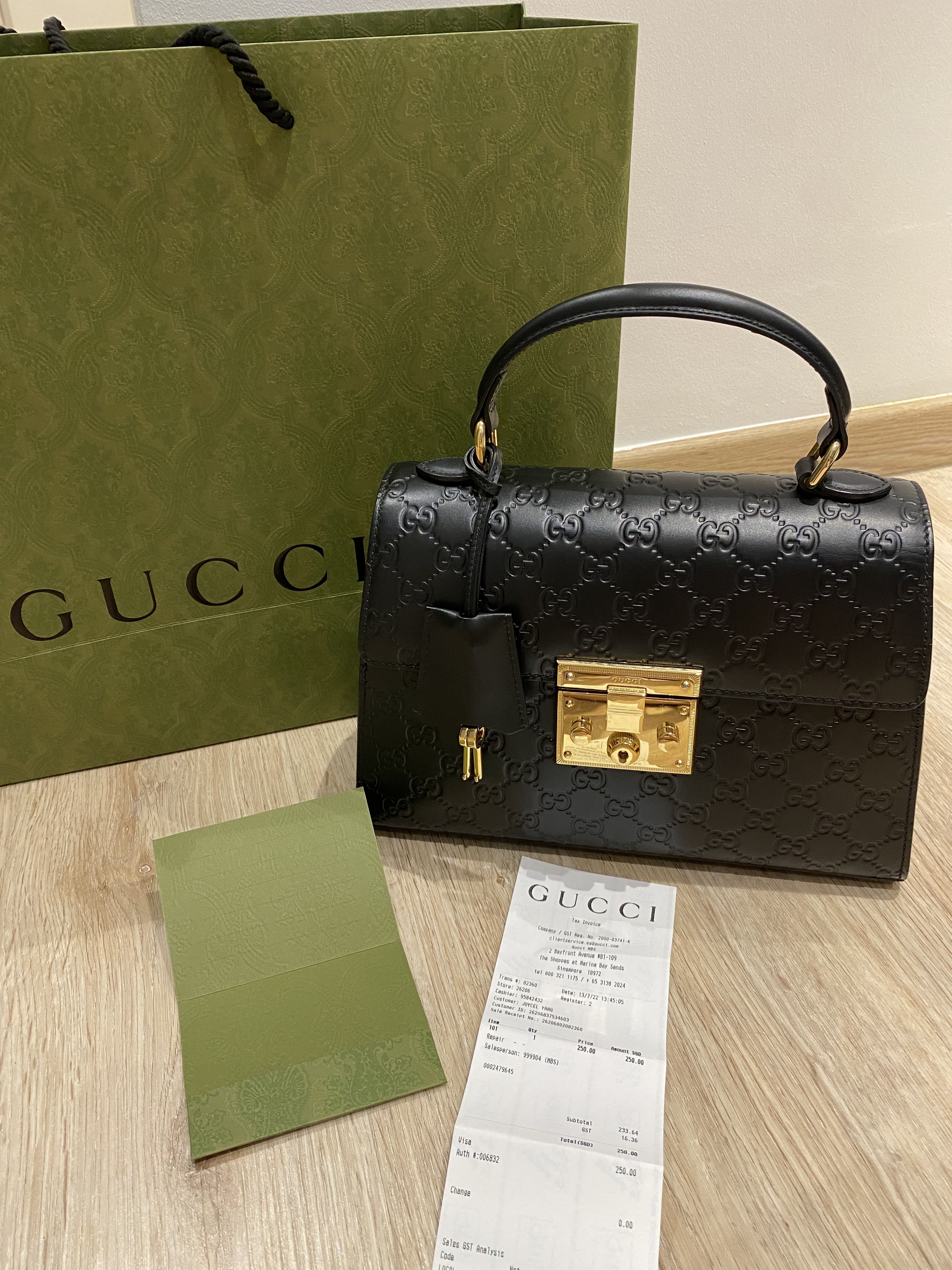 Gucci padlock signature top handle bag store
