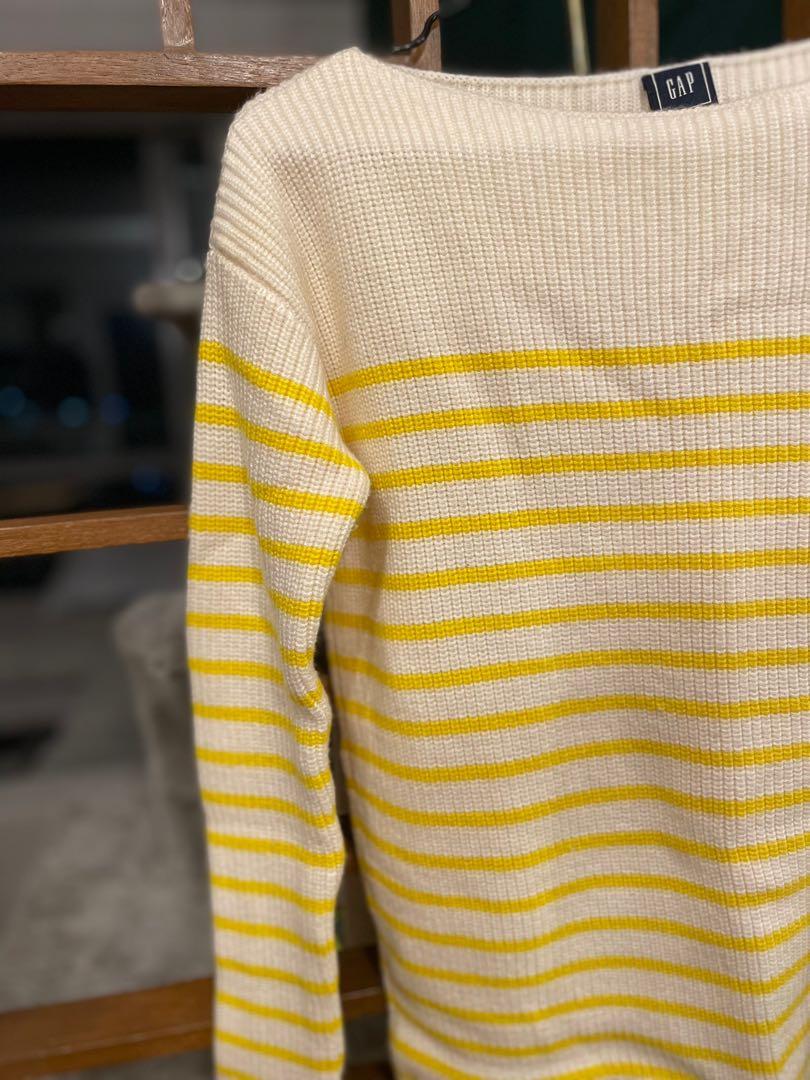 HQ Cardigan (Category: Longsleeves) located in Mandaluyong City. Submitted by cathyyy21 (Listing ID 1172388226, Image 2). Description: Brand new from US Thick fabric This is so pretty! Size s-m.