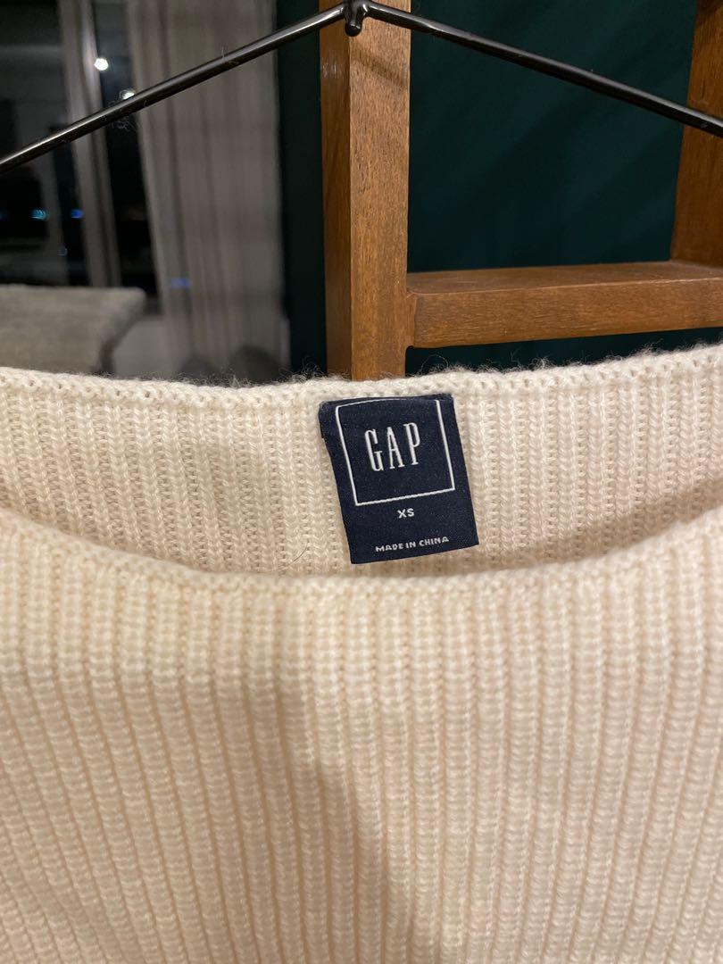 HQ Cardigan (Category: Longsleeves) located in Mandaluyong City. Submitted by cathyyy21 (Listing ID 1172388226, Image 3). Description: Brand new from US Thick fabric This is so pretty! Size s-m.