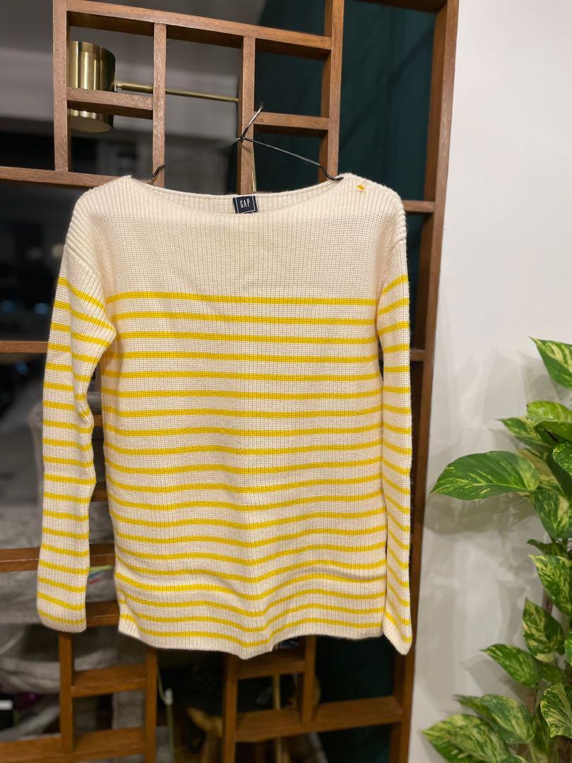 HQ Cardigan (Category: Longsleeves) located in Mandaluyong City. Submitted by cathyyy21 (Listing ID 1172388226, Image 1). Description: Brand new from US Thick fabric This is so pretty! Size s-m.