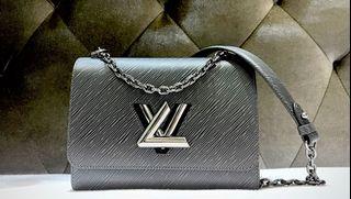 BNIB Louis Vuitton Twist Belt, Women's Fashion, Watches & Accessories, Belts  on Carousell