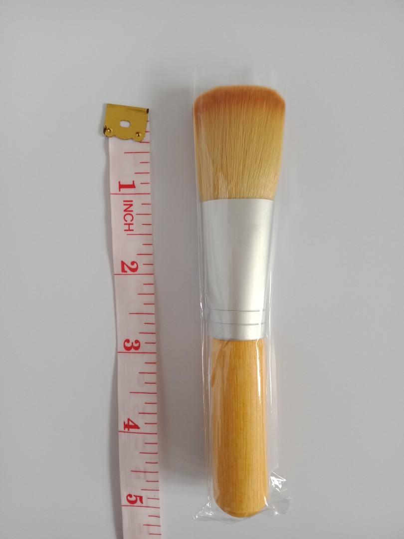 Mini Cosmetic Brushes with Eco-Pouch (Category: Makeup) located in Makati City. Submitted by clutterms (Listing ID 1172359808, Image 2). Description: Mini Cosmetic Brushes with Eco-pouch. Stored and NEVER USED. One brush has slight discoloration upon purchased. MOP: GCash/PayMaya Shipping: Grab/Lalamove/Borzo/Angkas/Toktok/[your choice] SF shoulder by Buyer opting for a shopee checkout? click here --> https://shp.ee/tbp8hc9 #destash #declutter #c