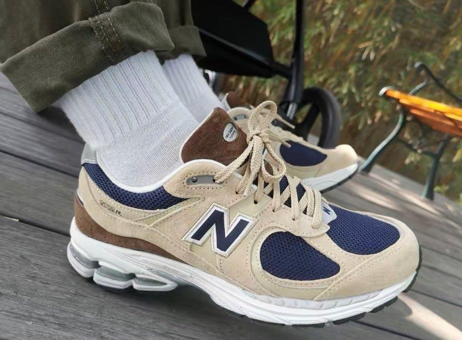 New balance 2002 R5 Beige Navy Blue ML2002R5, 男裝, 鞋, 波鞋