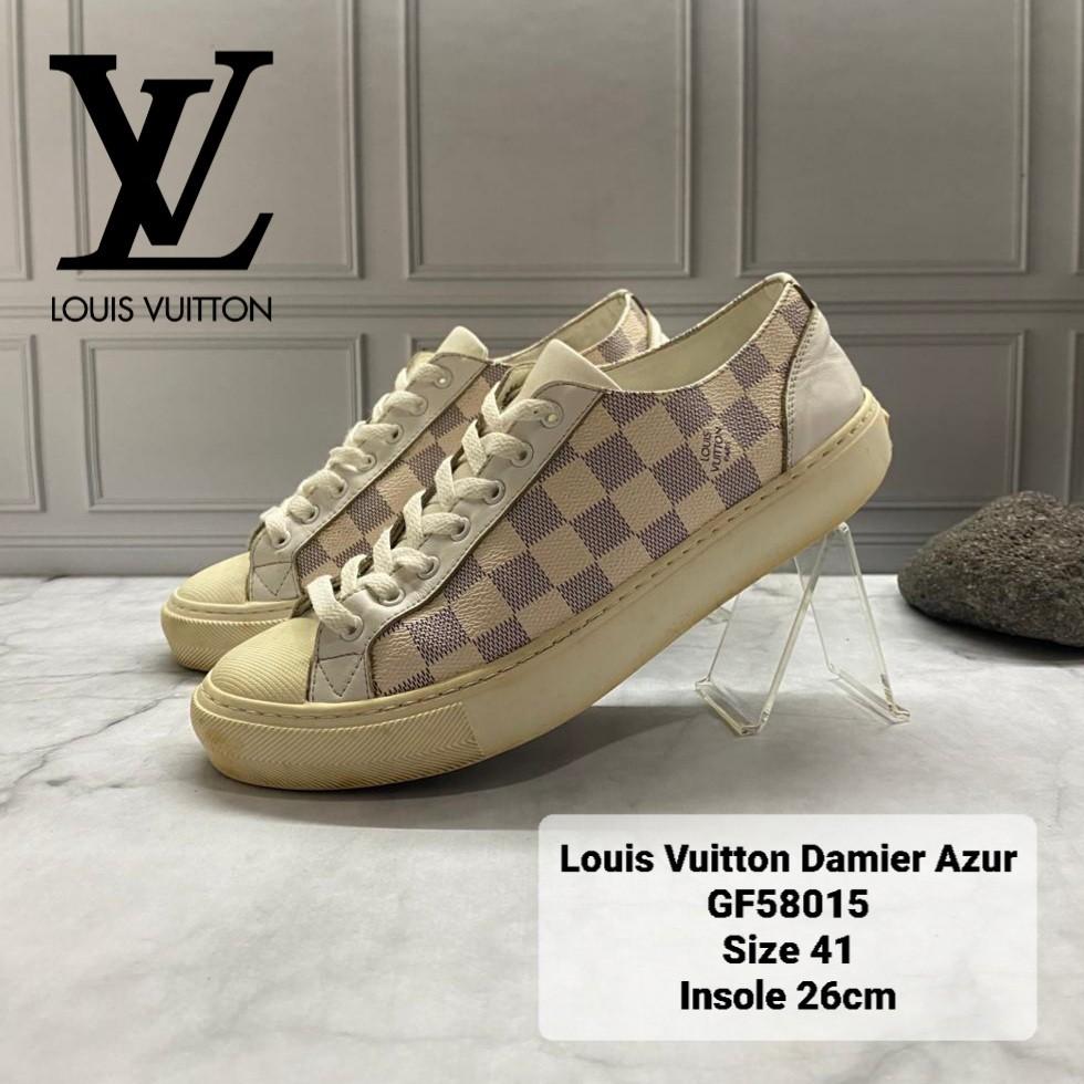 SEPATU Louis Vuitton Harga : 500 k Size : 45 Insole : 29 cm Made in Italy  Kondisi : Mulus seperti baru Info lebih lajut bisa Dm atau…