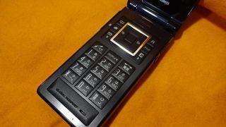 Toshiba E08T flip phone black