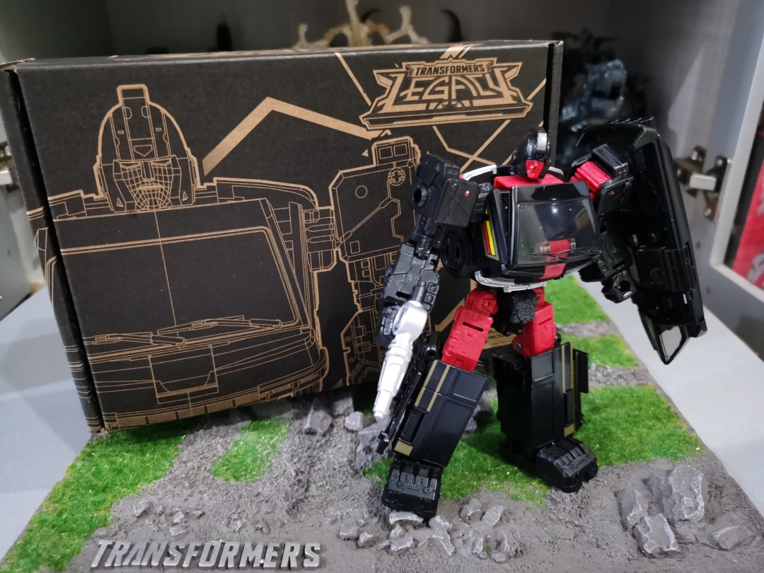 Transformers legacy ironhide (DK2 guard), Hobbies & Toys, Toys & Games