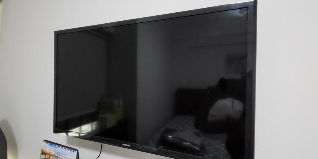 Used 32 inch TV for sale. (Digital Ready), TV & Home Appliances, TV