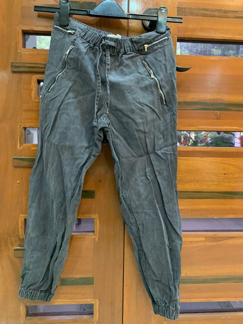 Zara jogger jeans (Category: Jeans) located in Marikina City. Submitted by TheDeclutterDiva (Listing ID 1172295706, Image 2). Description: Zara jogger jeans Washed denim Small .
