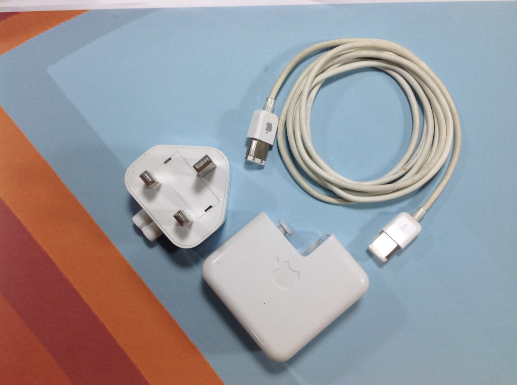 1st 2nd ipod classic firewire charger & cable, Audio, Portable Music