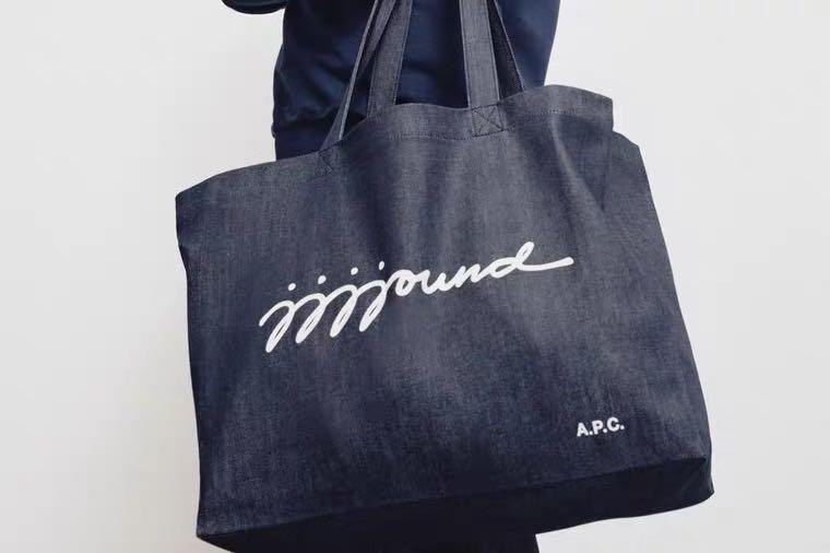 外國預訂A.P.C. x jjjjound logo 牛仔大款tote bag, 男裝, 袋, 腰袋