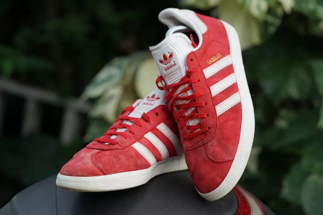 red gazelles size 4