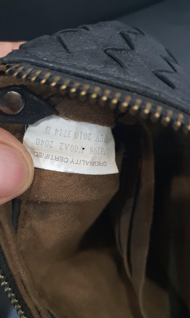 Authentic bottega veneta sling bag (Category: Luxury Bags & Wallets) located in Cavite. Submitted by ohmie23 (Listing ID 1172526941, Image 2). Description: Authentic bottega veneta sling bag issue last pic soft leather.