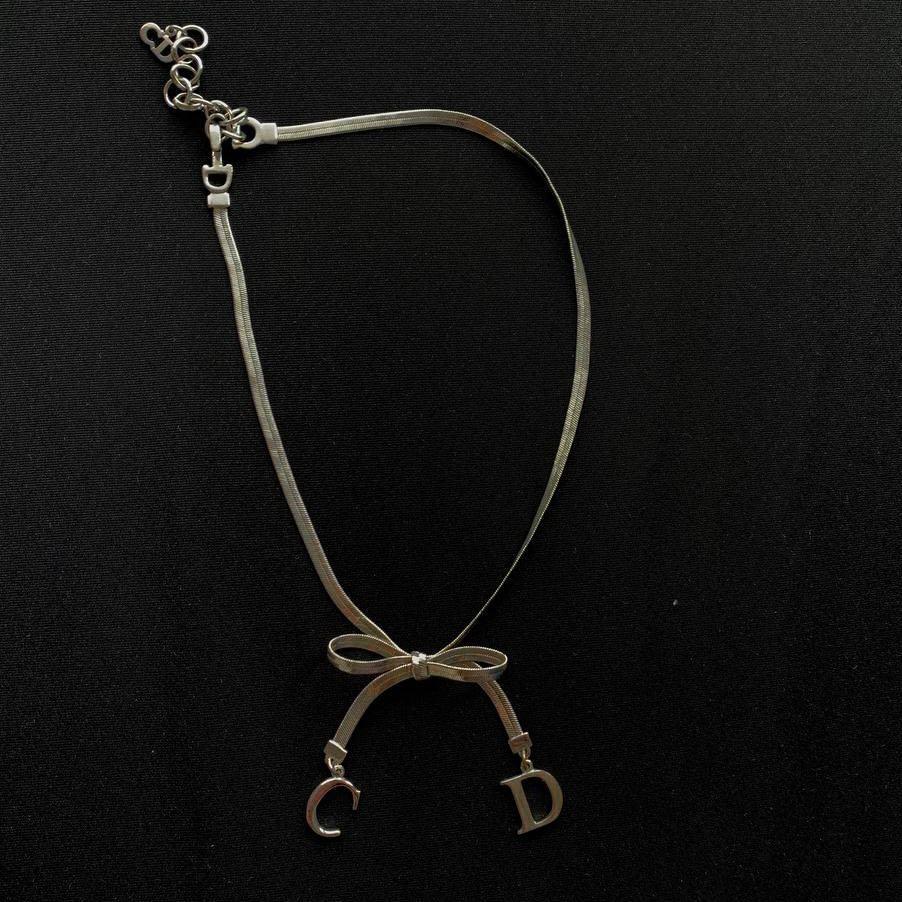 Christian dior discount bow choker necklace