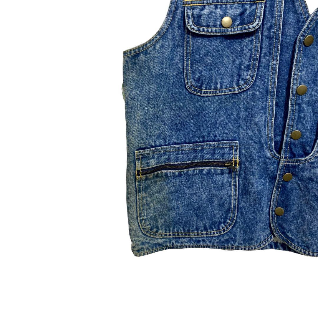 Borderless Denim Multipocket Vest (Category: Vests) located in Quezon City. Submitted by puristunlimited (Listing ID 1172558565, Image 3). Description: 🤩FOLLOW ME HERE ON CAROUSELL🤩 www.carousell.com/u/puristunlimited FOR FUTURE DROPS AND MORE ITEMS Borderless Denim Multipocket Vest 10/10 condition Flawless Shoulder: 19 inches Chest: 21 inches Hem: 21 inches Length: 24 inches Best fit for Mens Large Best fit for Womens XL Best Price: ₱500 plus 