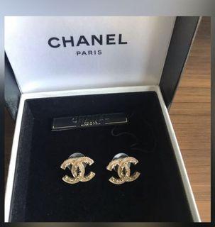 Chanel stud earring (1 side only)