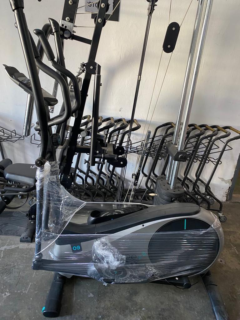 Domyos E-shape 09 Elliptical Cross Trainer, Sports Equipment, Exercise ...