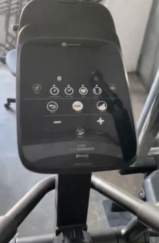 Domyos E-shape 09 Elliptical Cross Trainer, Sports Equipment, Exercise ...