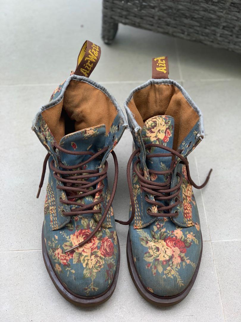 Dr Martens Castel, Women's Fashion, Footwear, Boots on Carousell