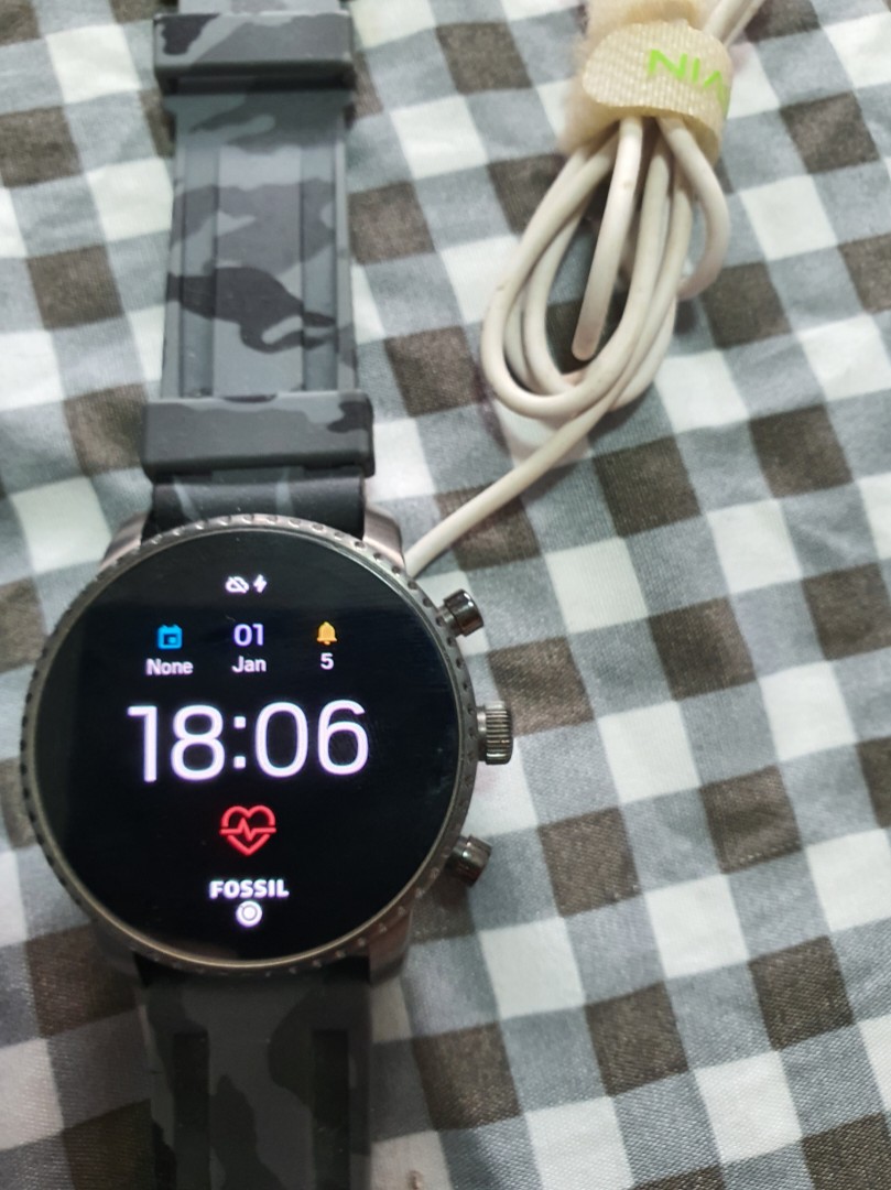 Fossil explorist top q4
