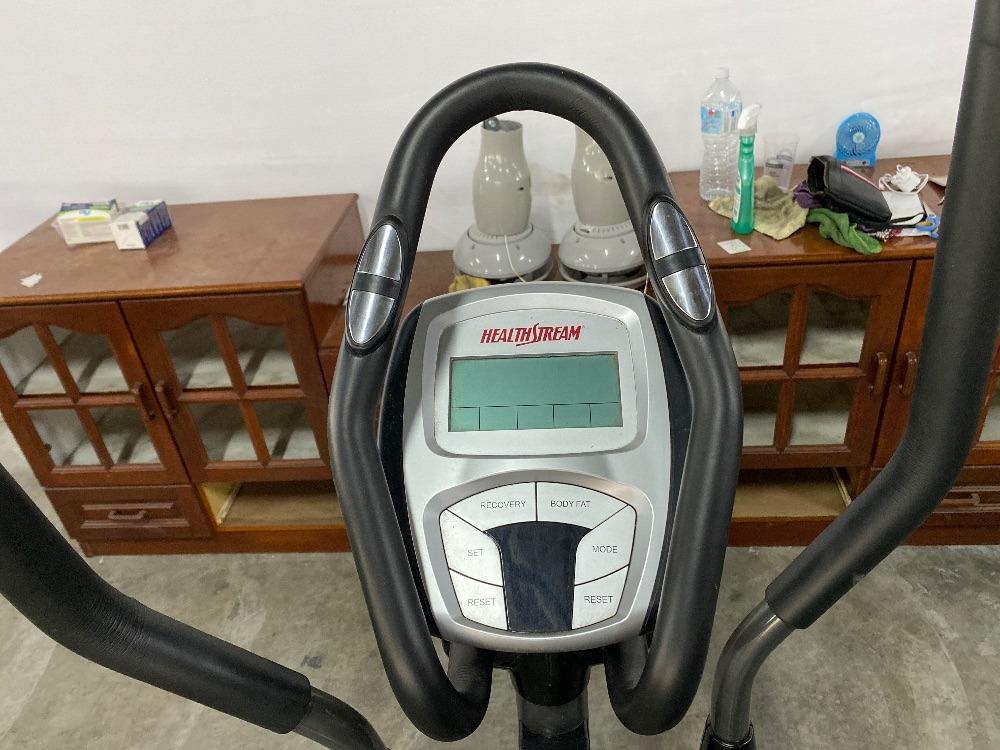 HEALTHSTREAM Elliptical Trainer Machine Mesin Jurulatih Elips HEALTHSTREAM