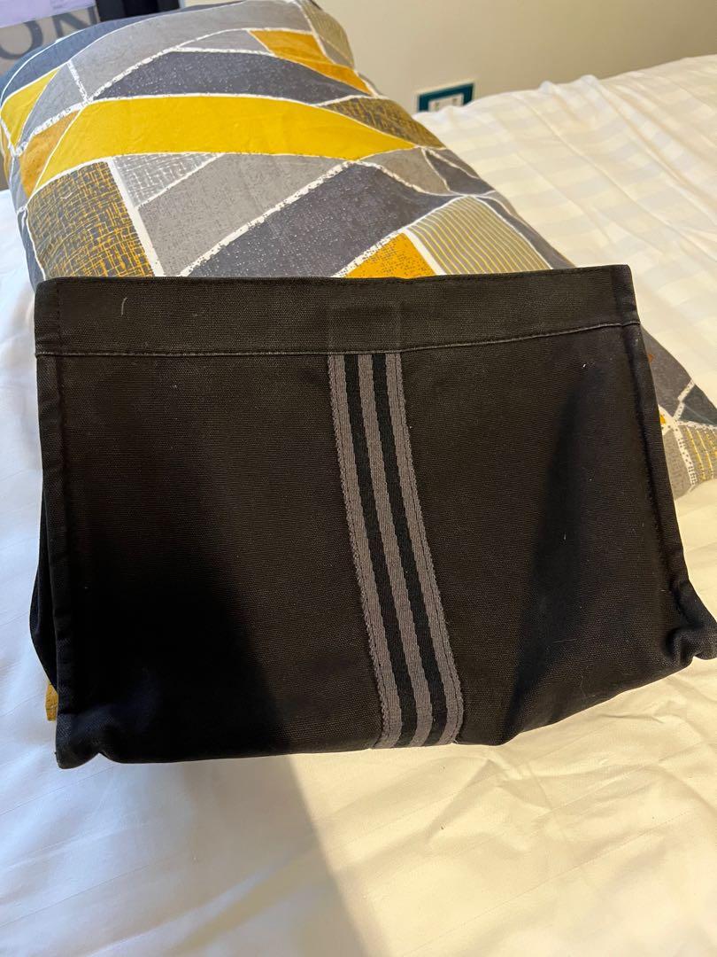 Hermes Pouch (Category: Luxury Bags & Wallets) located in Imus. Submitted by aessapdli (Listing ID 1172420191, Image 1). Description: Items from Japan Pawnshop. Money back guaranteed authentic Hermes Pouch Color Gray .