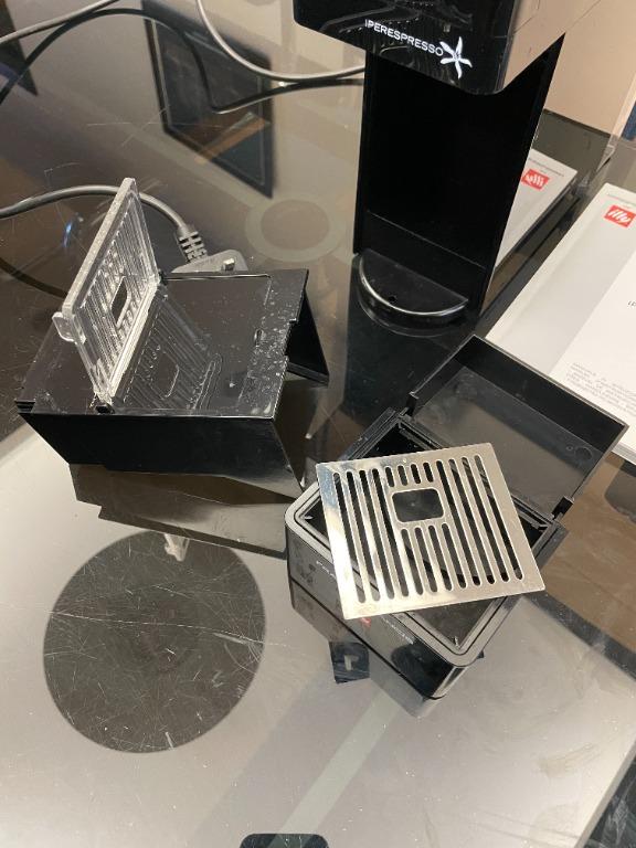 Illy Francis Francis Y3 Pod Coffee Machine, 家庭電器, 廚房電器, 咖啡機及咖啡壺 Carousell