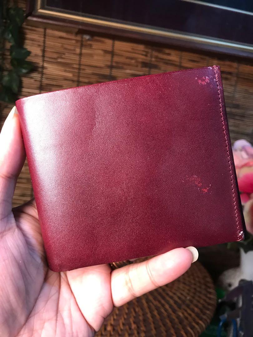 Maroon Men's Wallet (Category: Luxury Bags & Wallets) located in Quezon City. Submitted by whatsinmyclosett (Listing ID 1172567447, Image 2). Description: Maroon Men's Wallet ☑️Item in Japan ☑️Original ☑️WALANG Brand Pero Maganda sya ☑️ GOOD CONDITION !! ☑️Manage your Expectations this is Second hand Item/ Vintage Item Hindi Brand New Binibili mo 🔴BAWAL SA MAARTE.. 🔴may heat stamp ng lalaki logo, un yata brand ng wallet kindly check the photos 