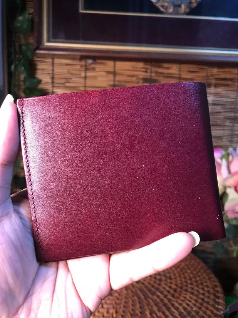 Maroon Men's Wallet (Category: Luxury Bags & Wallets) located in Quezon City. Submitted by whatsinmyclosett (Listing ID 1172567447, Image 3). Description: Maroon Men's Wallet ☑️Item in Japan ☑️Original ☑️WALANG Brand Pero Maganda sya ☑️ GOOD CONDITION !! ☑️Manage your Expectations this is Second hand Item/ Vintage Item Hindi Brand New Binibili mo 🔴BAWAL SA MAARTE.. 🔴may heat stamp ng lalaki logo, un yata brand ng wallet kindly check the photos 