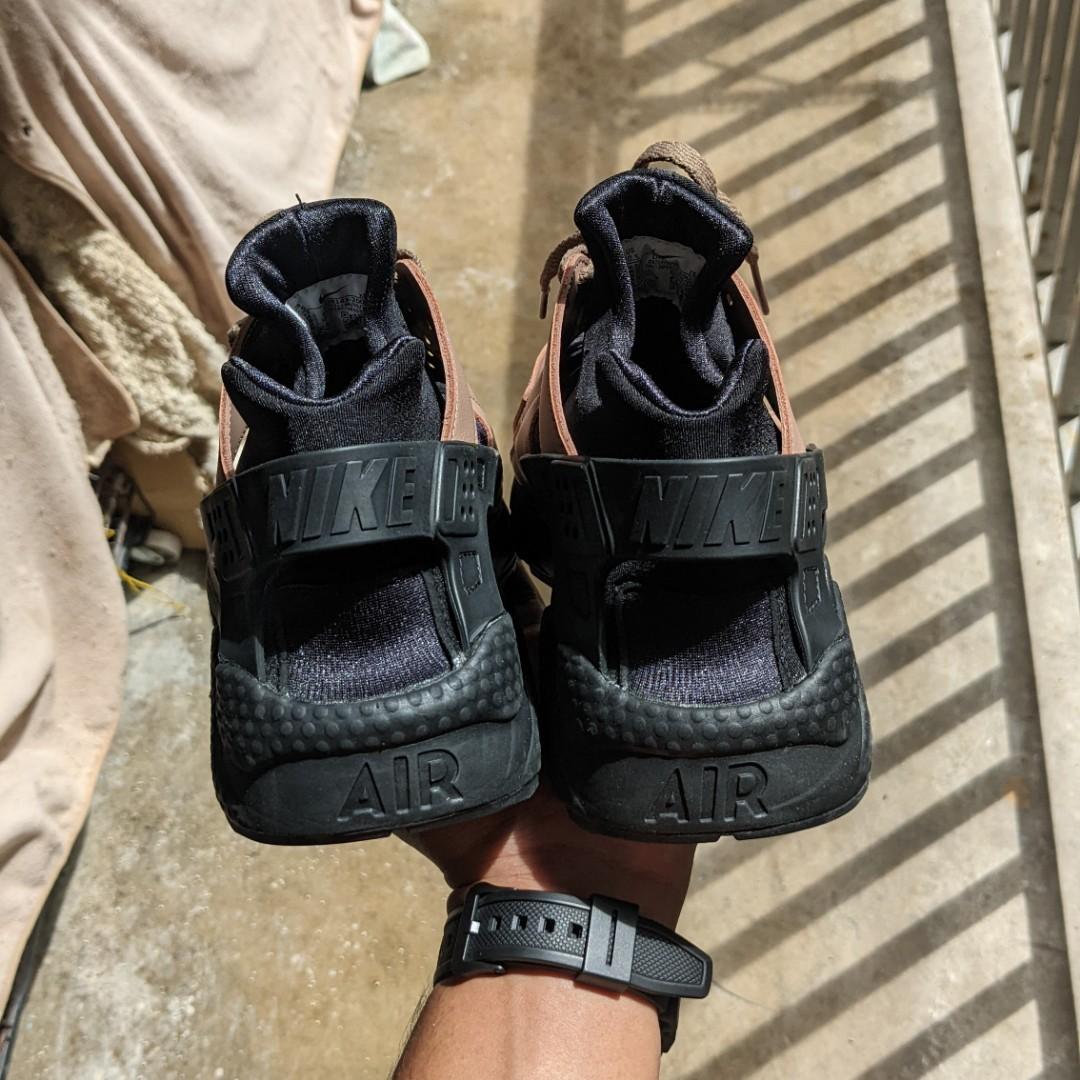 Nike huarache hotsell le triple black