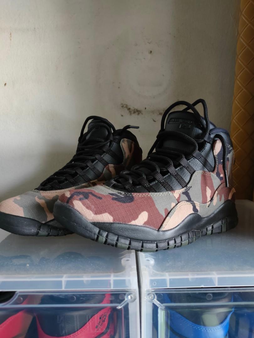 Camo 10s top on feet
