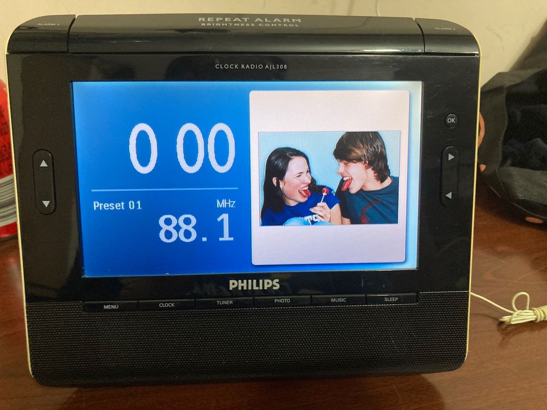 Philips clock radio AJL308 電子鐘 可作收音機及usb 播歌, 傢俬＆家居, 家居裝飾, 時鐘 Carousell