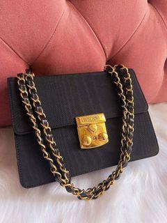 Pre-loved authentic Moschino chain shoulder/ crossboby bag