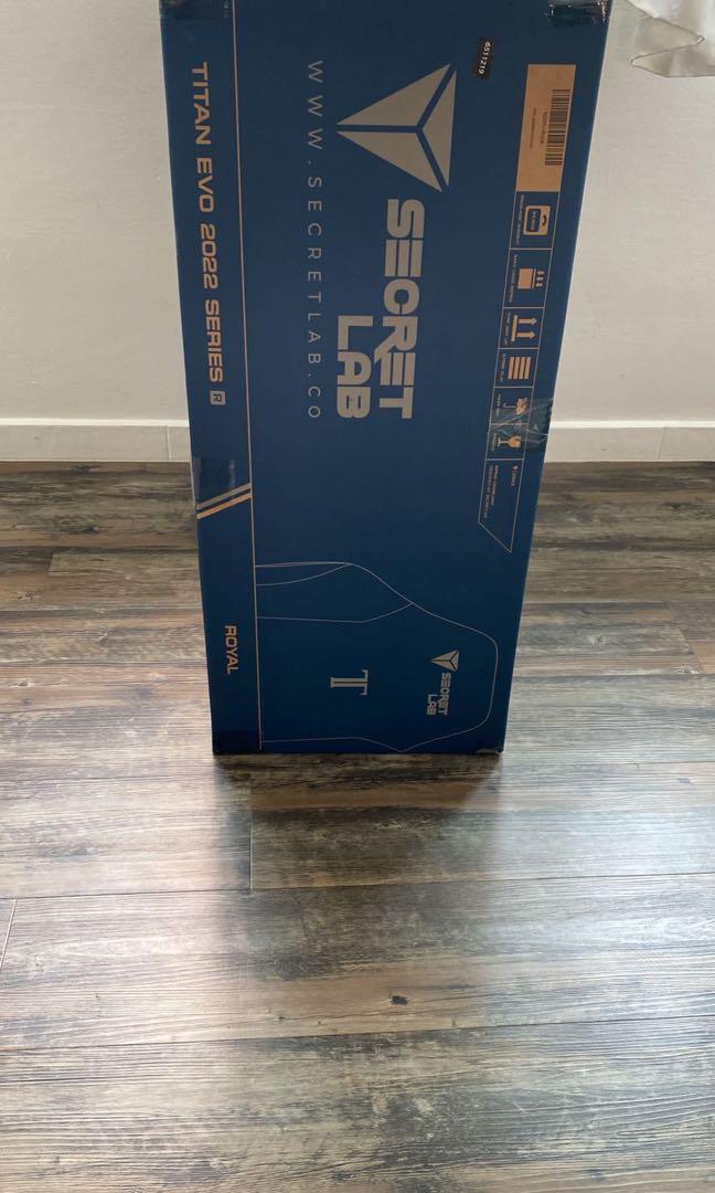 *Brand new Secret Lab 2022 titan evo + magnetic head rest, Furniture ...