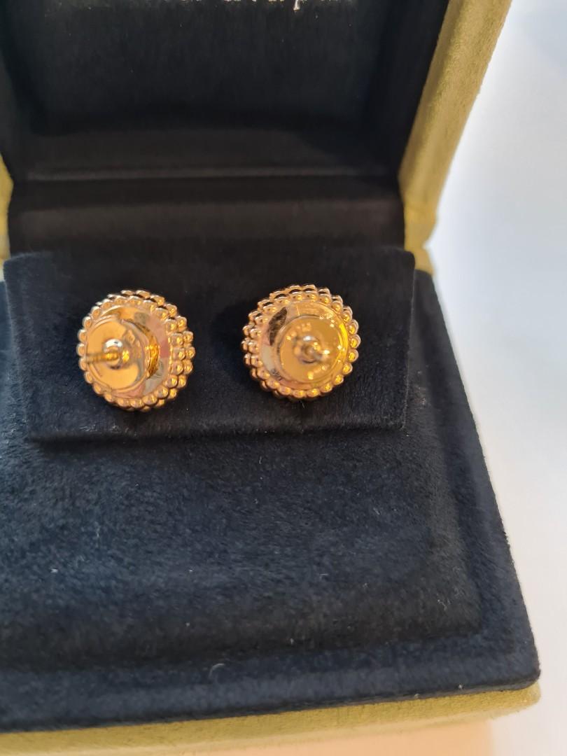 VCA perlee Malachite earrings, Luxury, Accessories on Carousell