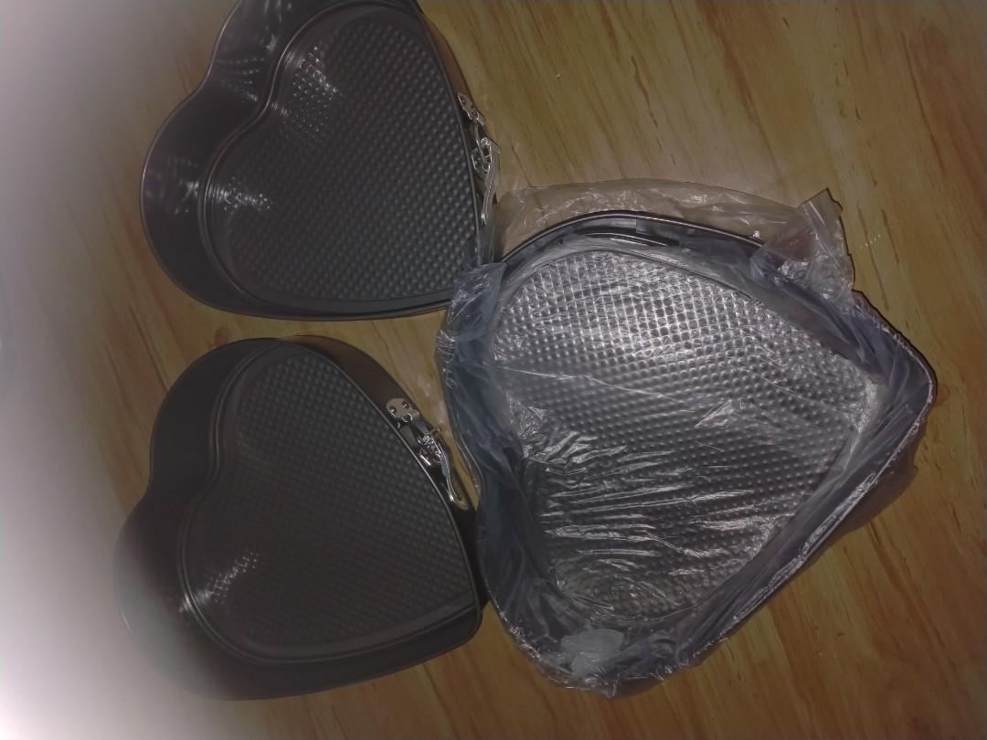 3pcs cake molder/molding (Category: Bakeware) located in Kawit. Submitted by mariefonda (Listing ID 1172600742, Image 3). Description: non stick brandnew heart shape fix price no shoppe checkout 📍kawit cavite.