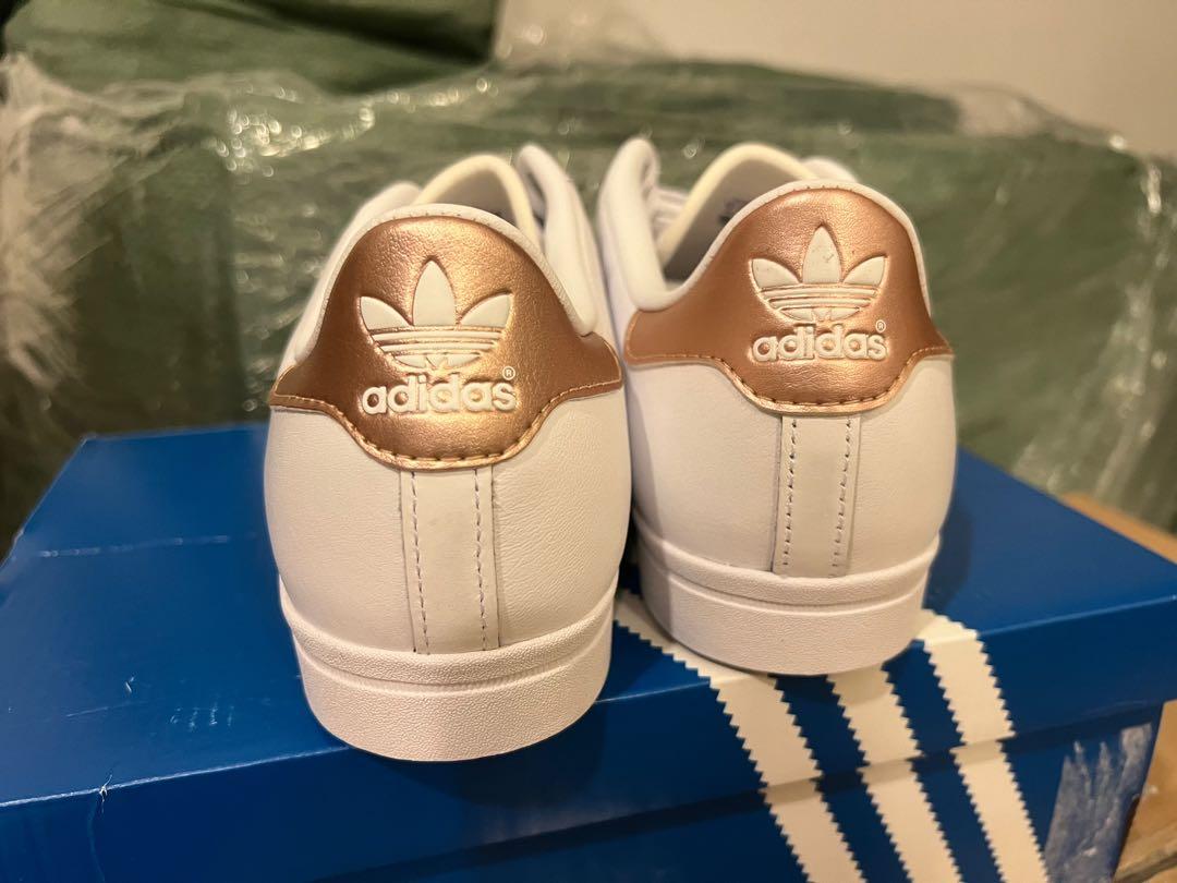 Gold shop sneakers women's