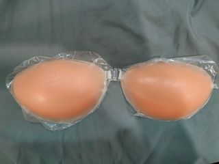 (Category: ) located in . Submitted by wardrobeloft (Listing ID 1172599816, Image 1). Description: .