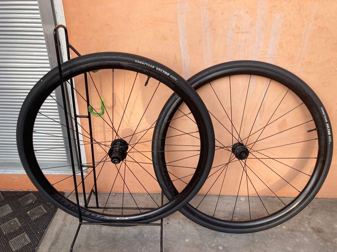 Bontrager Affinity TLR Disc Wheelset for Road Bikes w Tubeless Tyres