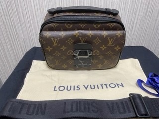 Ordered my first ever bag from LV, the S Lock Messenger. The CA