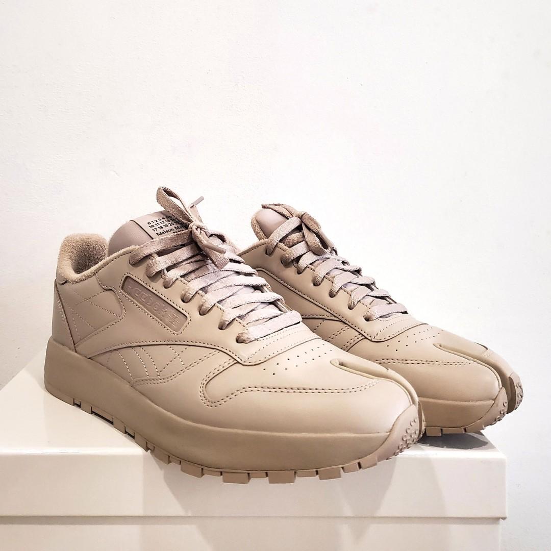 tan reebok classic