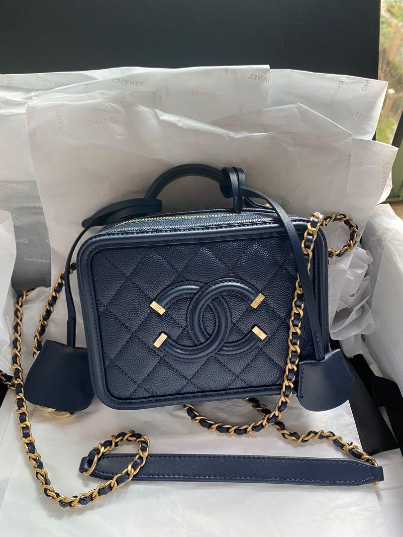 Chanel vanity shop case 18cm