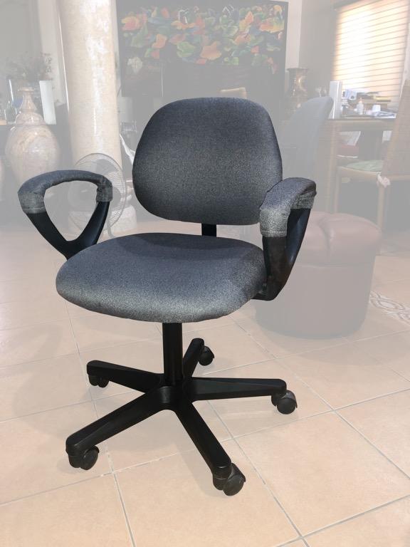 Dark grey office chair clearance