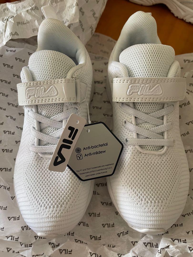 White fila junior sale