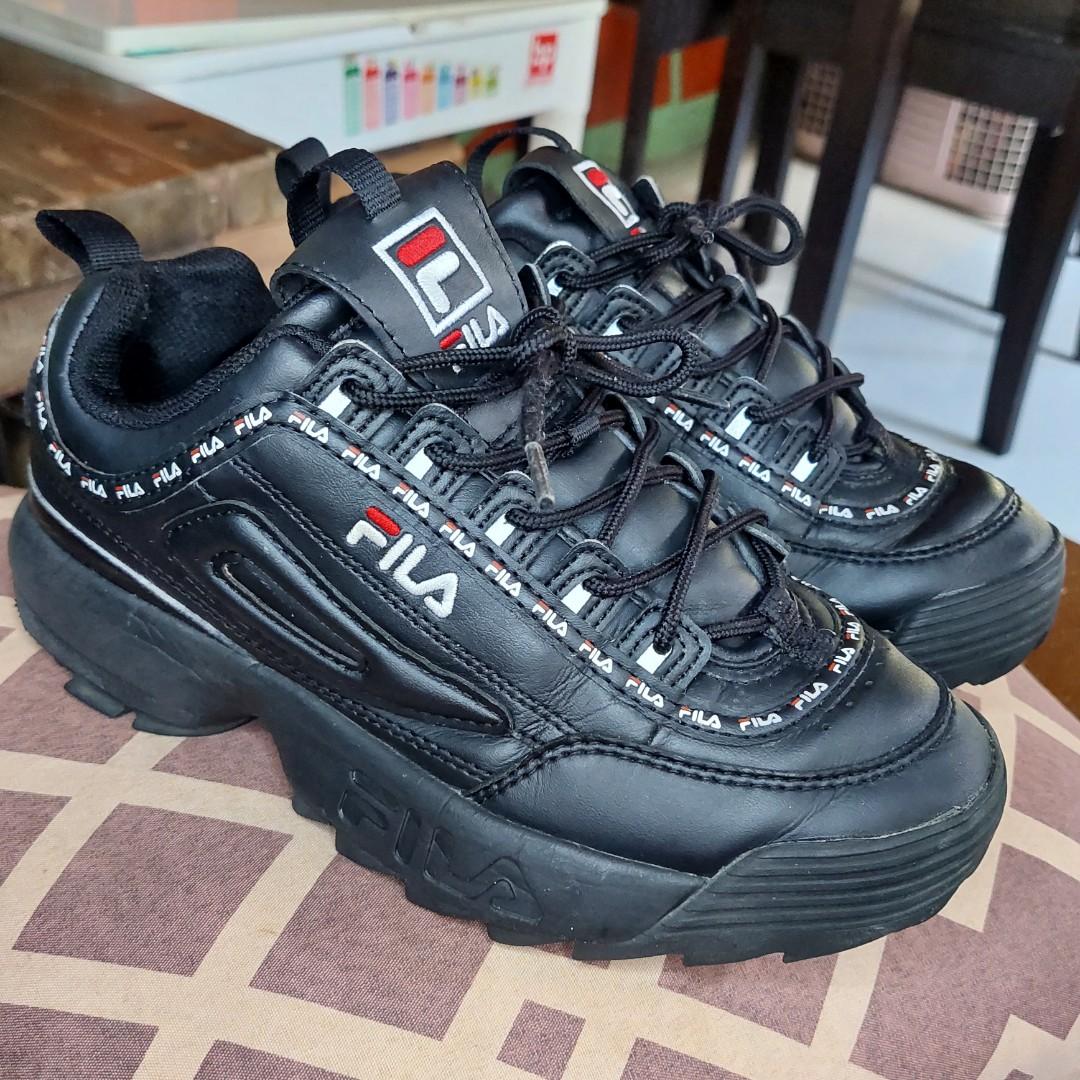 Fila on sale all black