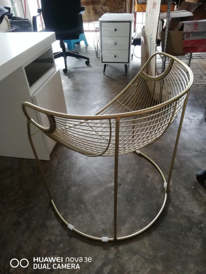 Kerusi separuh bulat besi, Furniture & Home Living, Furniture, Chairs