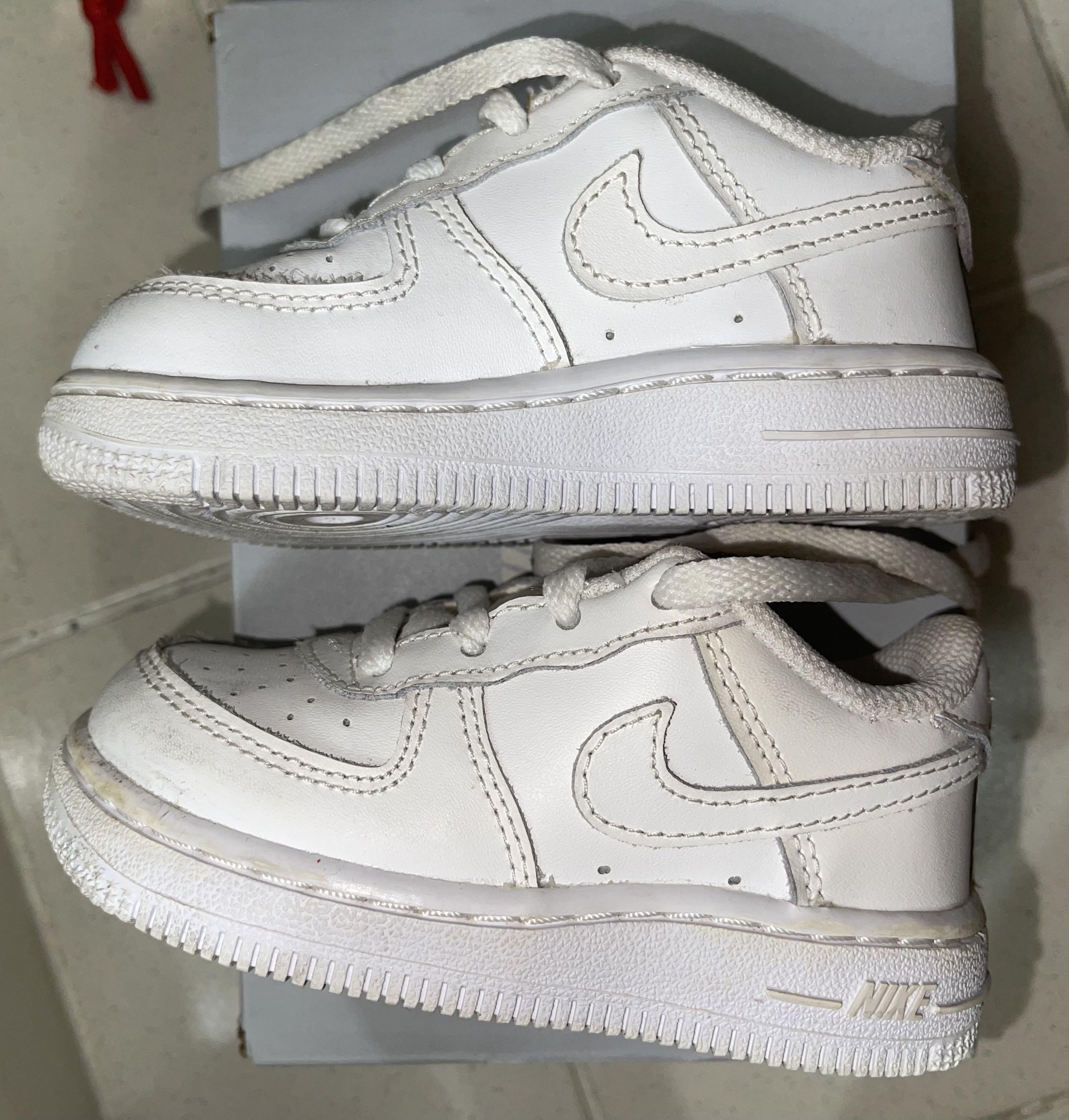 Girls nike hotsell size 1