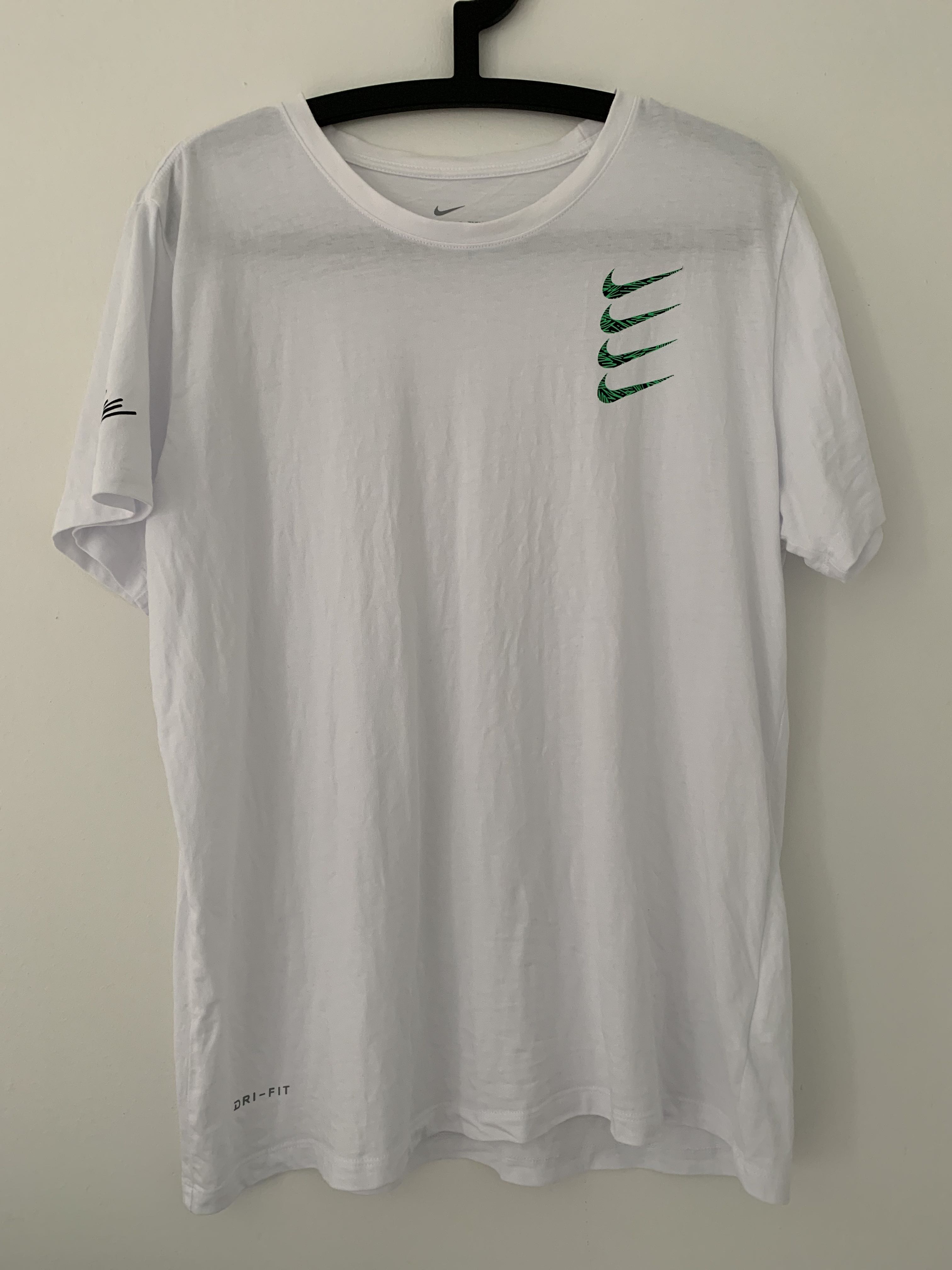 Nike White T-shirt, Men's Fashion, Tops & Sets, Tshirts & Polo Shirts ...