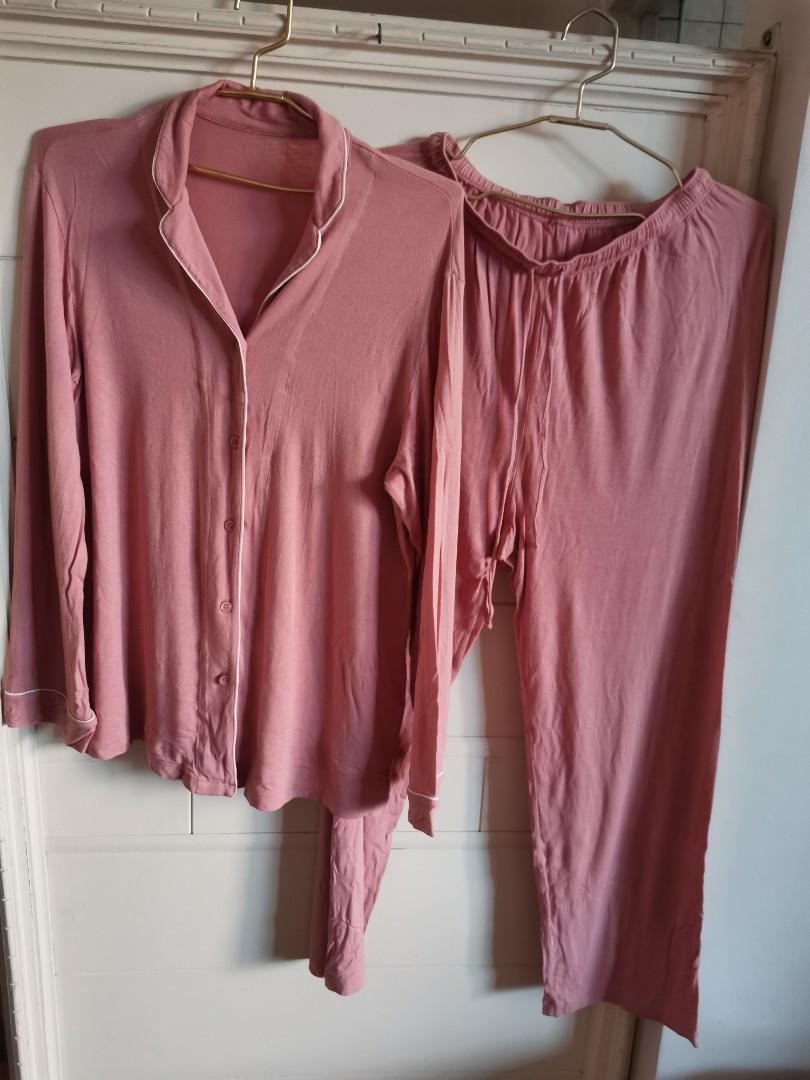 original uniqlo pajama set, Women's Fashion, Undergarments & Loungewear